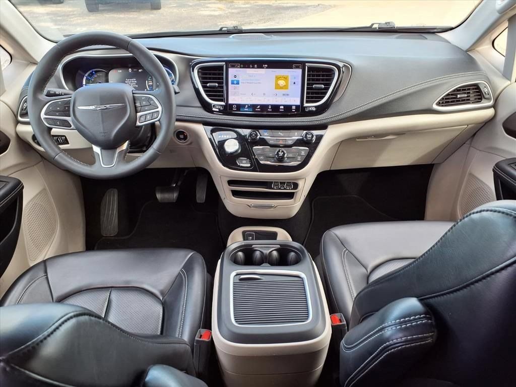 Used 2023 Chrysler Pacifica Touring-L FWD image 14