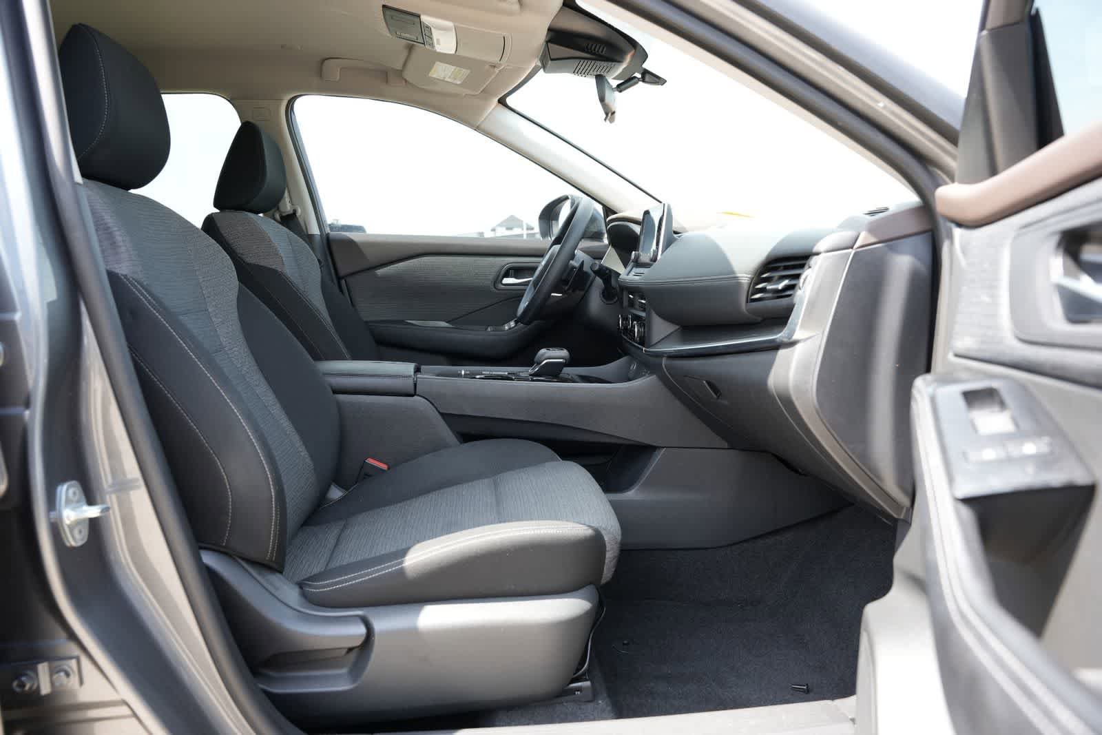 Used 2023 Nissan Rogue SV FWD image 22