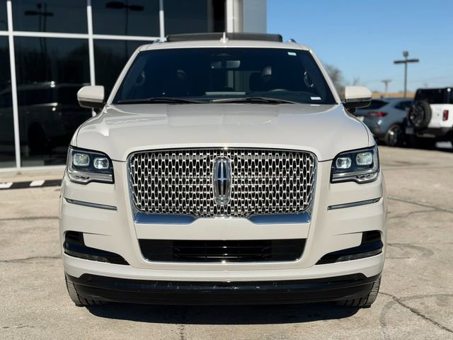 Used 2024 Lincoln Navigator Reserve AWD/4WD image 2