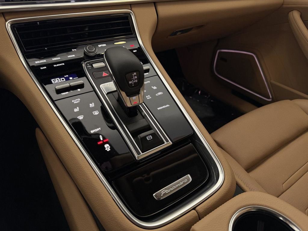 Used 2023 Porsche Panamera 4 Platinum Edition AWD/4WD image 19