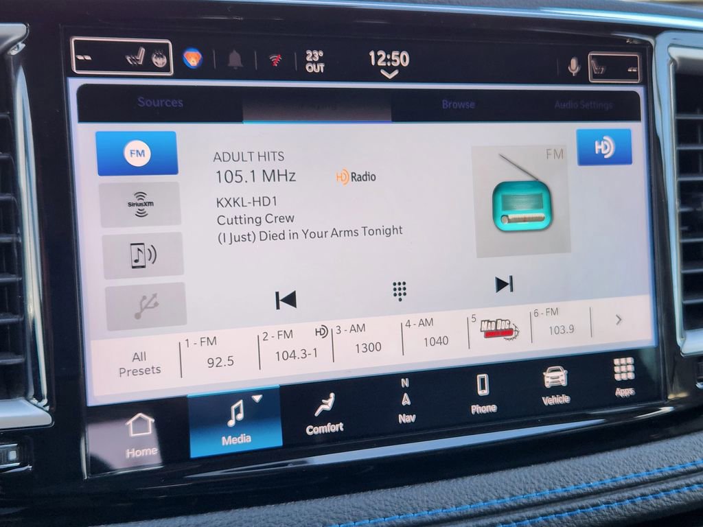 Used 2021 Chrysler Pacifica Touring-L image 13