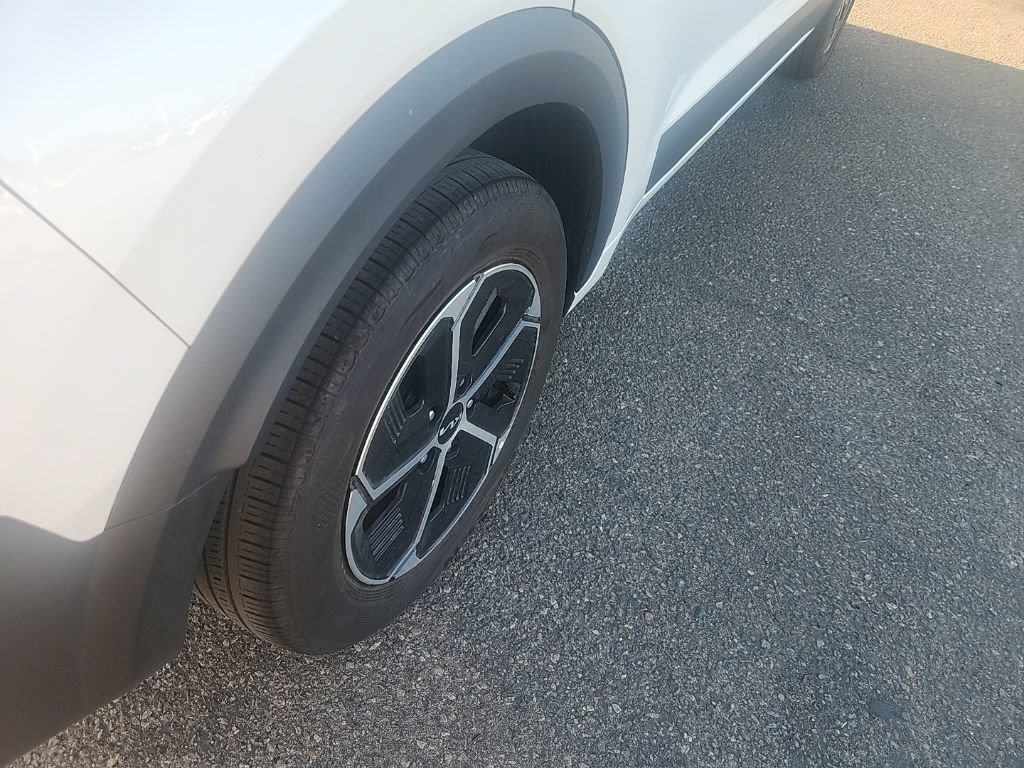 Certified 2024 Kia Niro LX FWD image 15