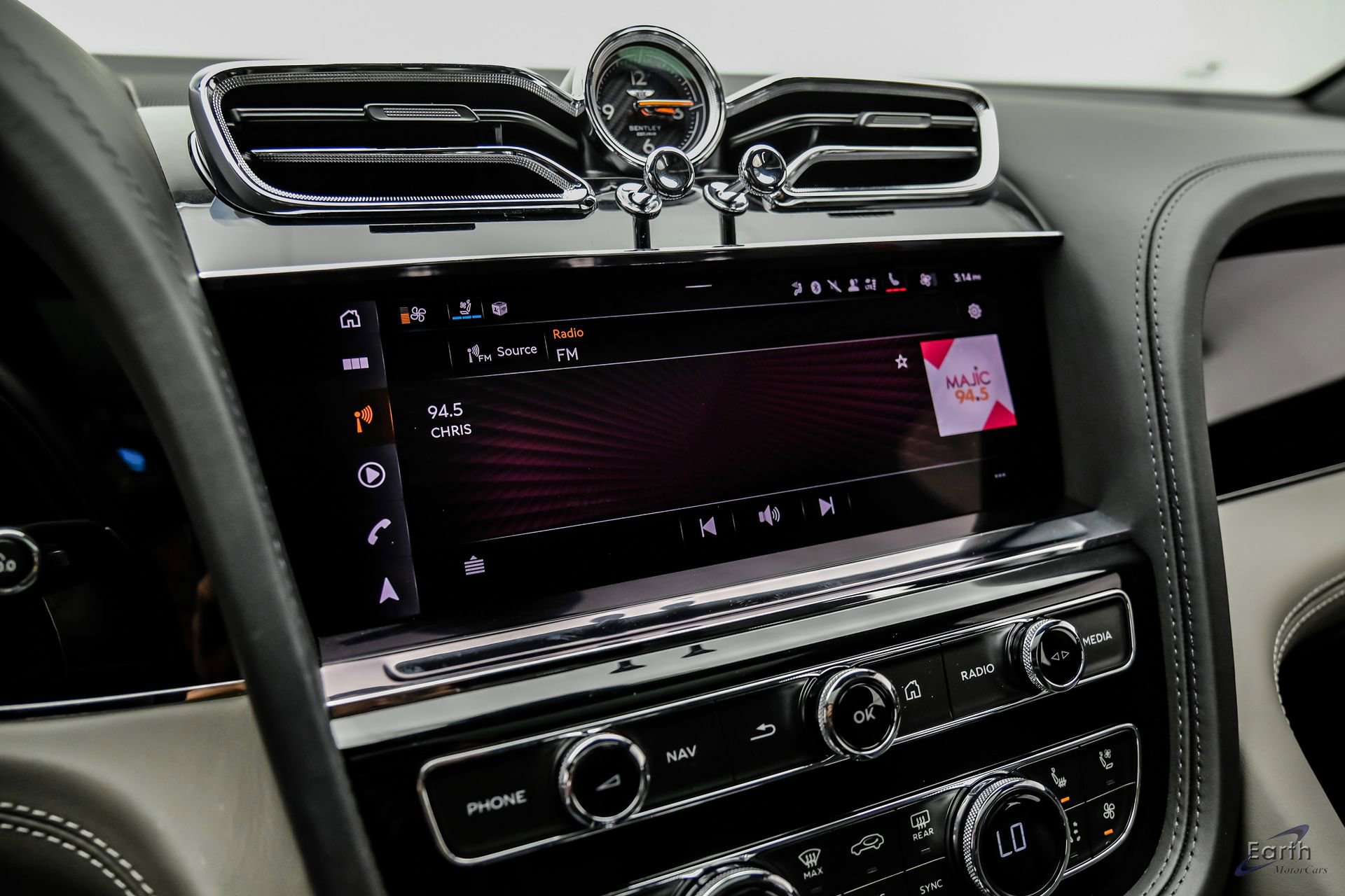 Used 2022 Bentley Bentayga AWD/4WD image 79