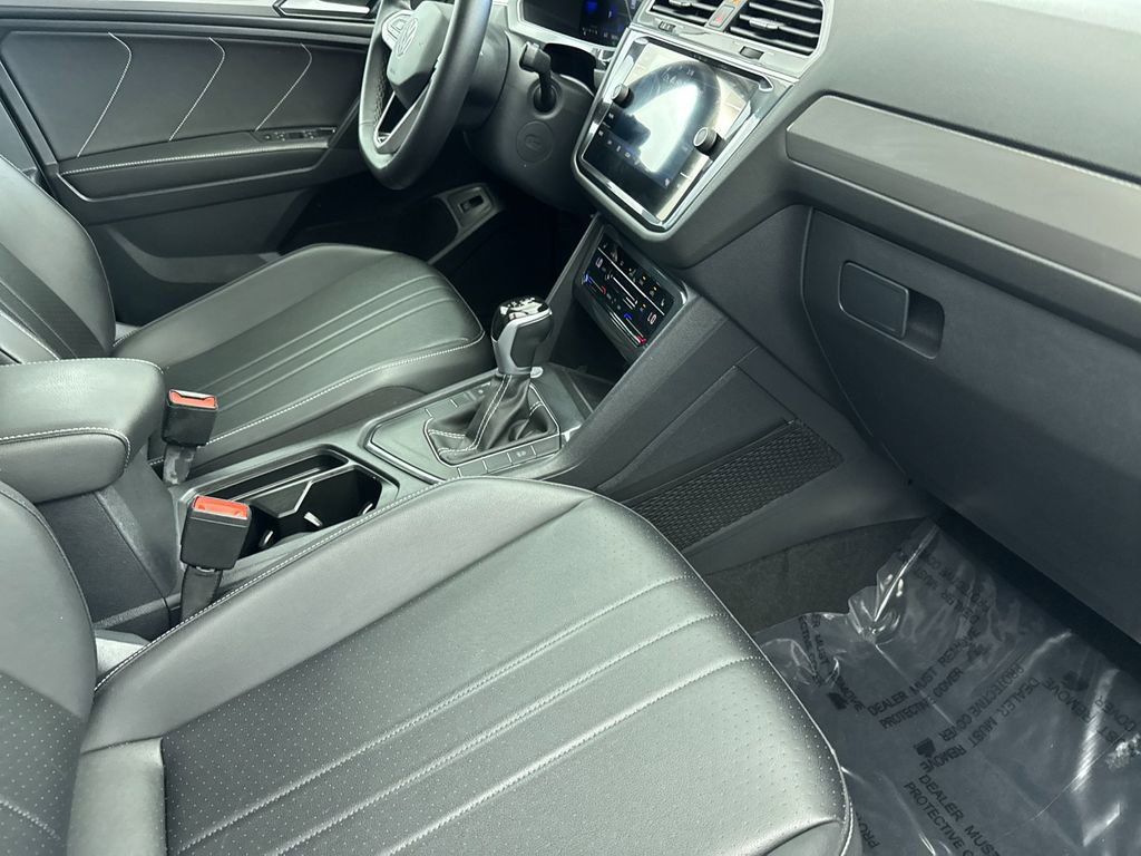 Used 2024 Volkswagen Tiguan SE image 16