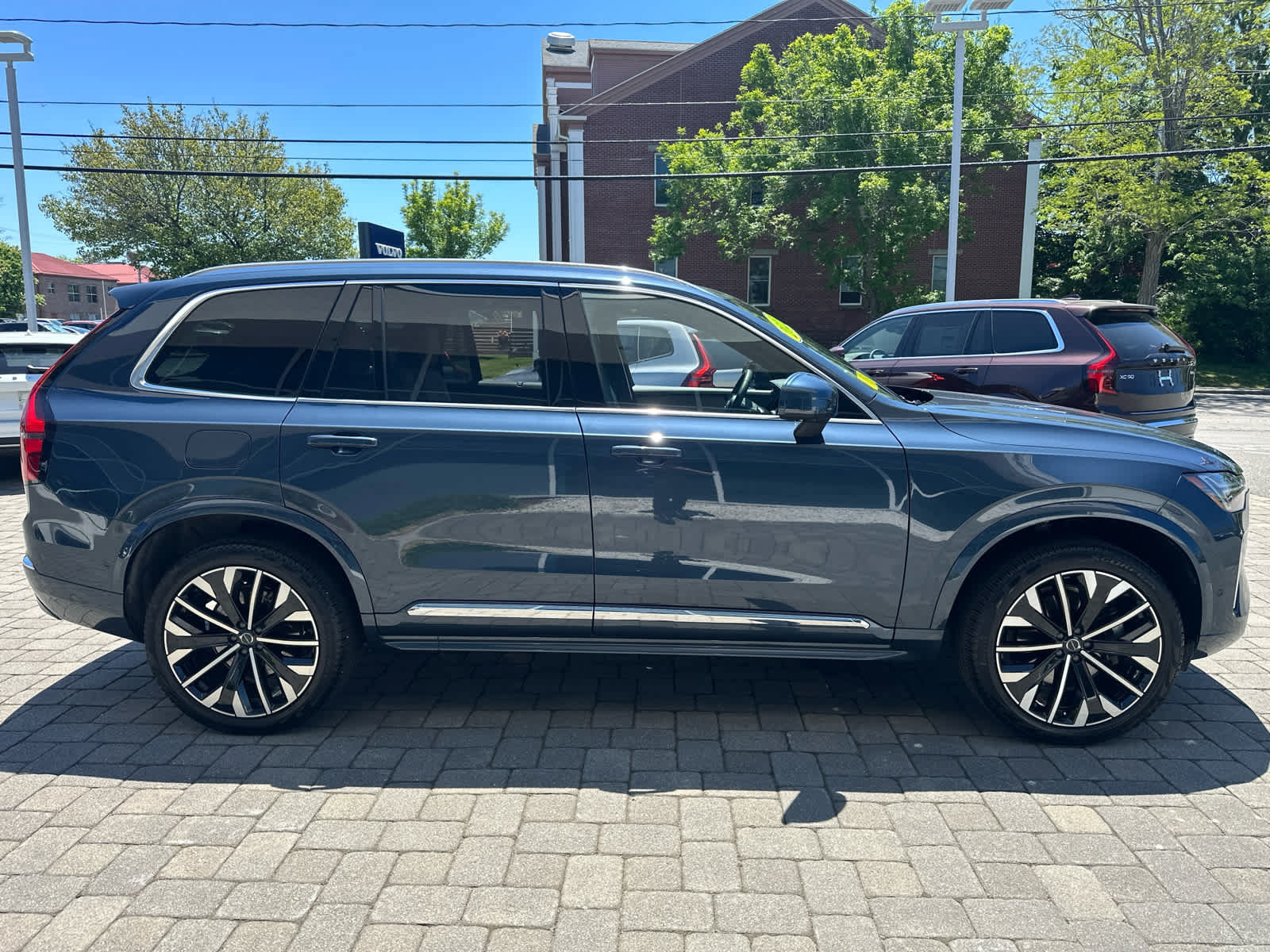 Used 2025 Volvo XC90 B6 Ultra w/ Protection Package AWD/4WD image 48