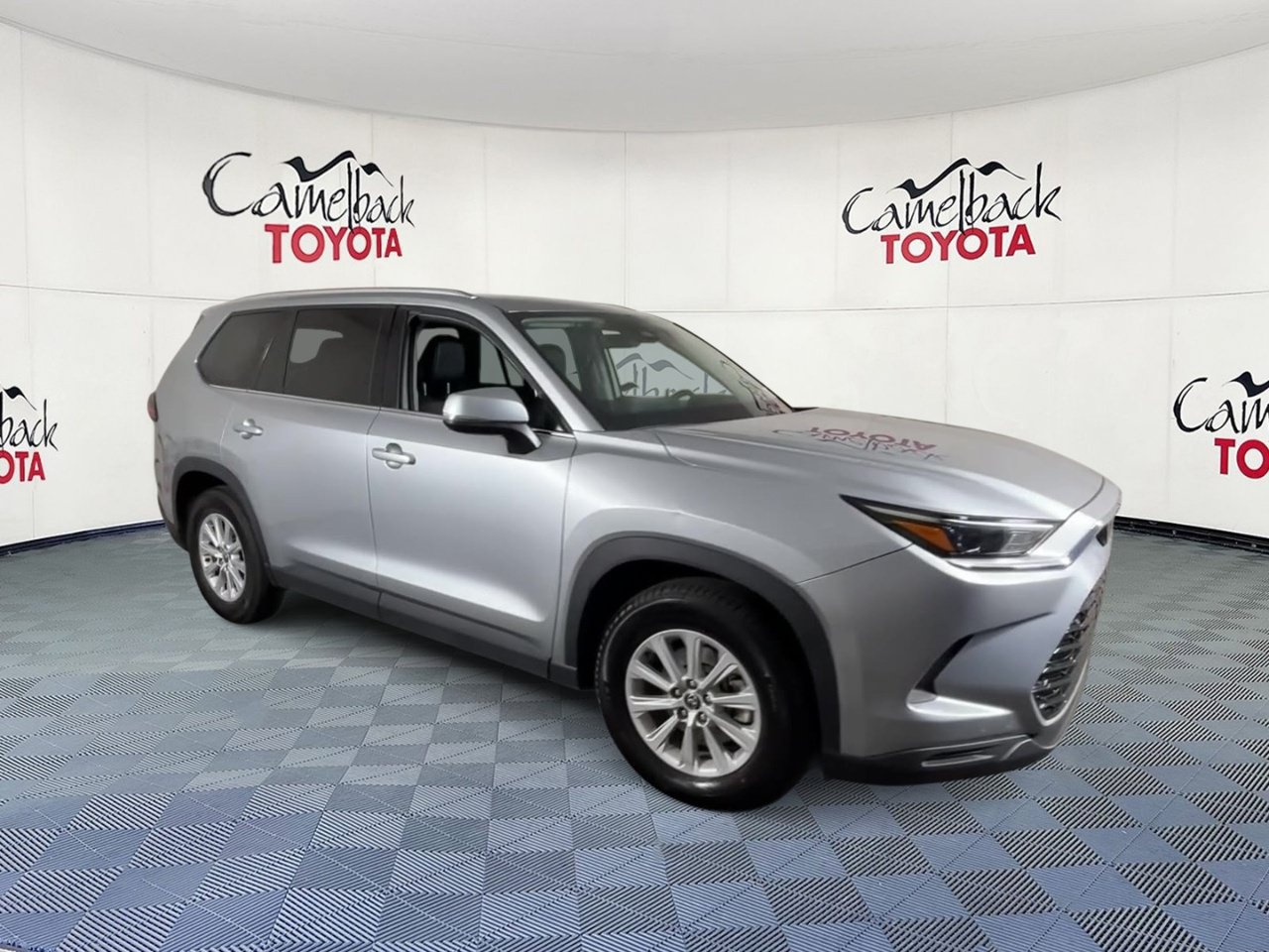 Used 2025 Toyota Grand Highlander AWD image 2