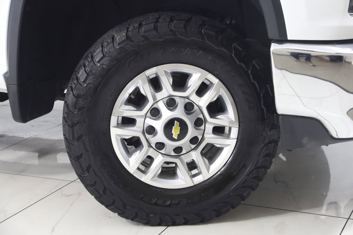 Used 2020 Chevrolet Silverado 2500 LT AWD/4WD image 13