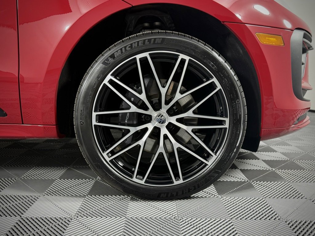 Certified 2024 Porsche Macan image 20