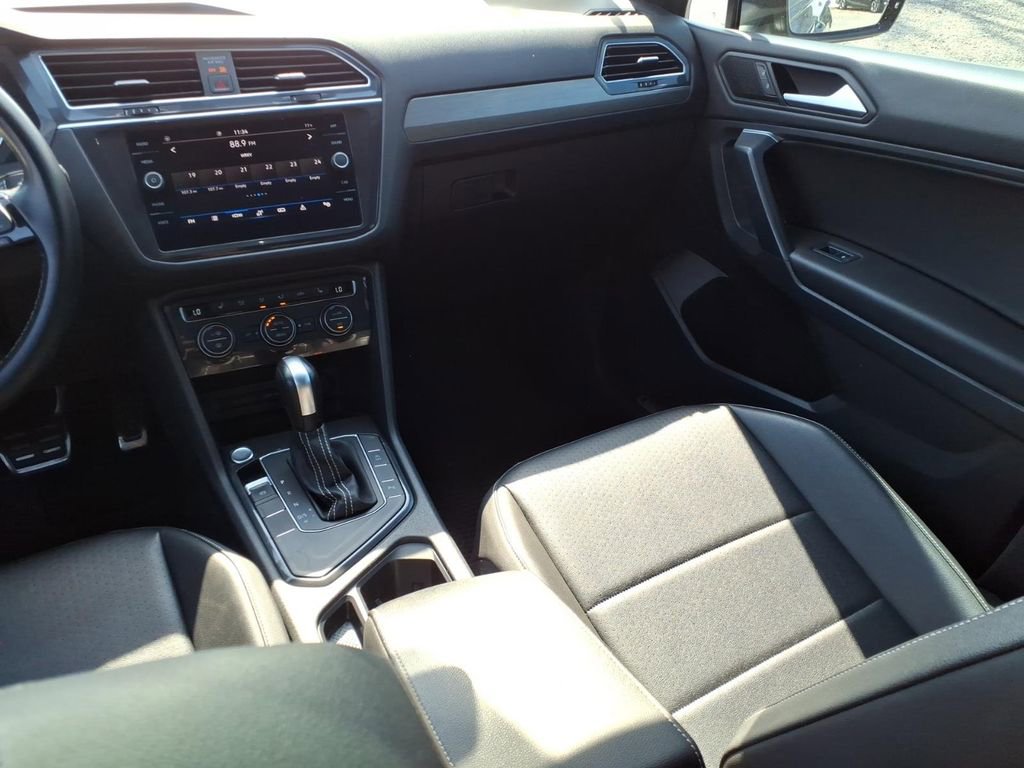 Used 2021 Volkswagen Tiguan SE R-Line image 13
