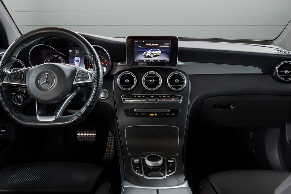Used 2019 Mercedes-Benz GLC 300 image 24