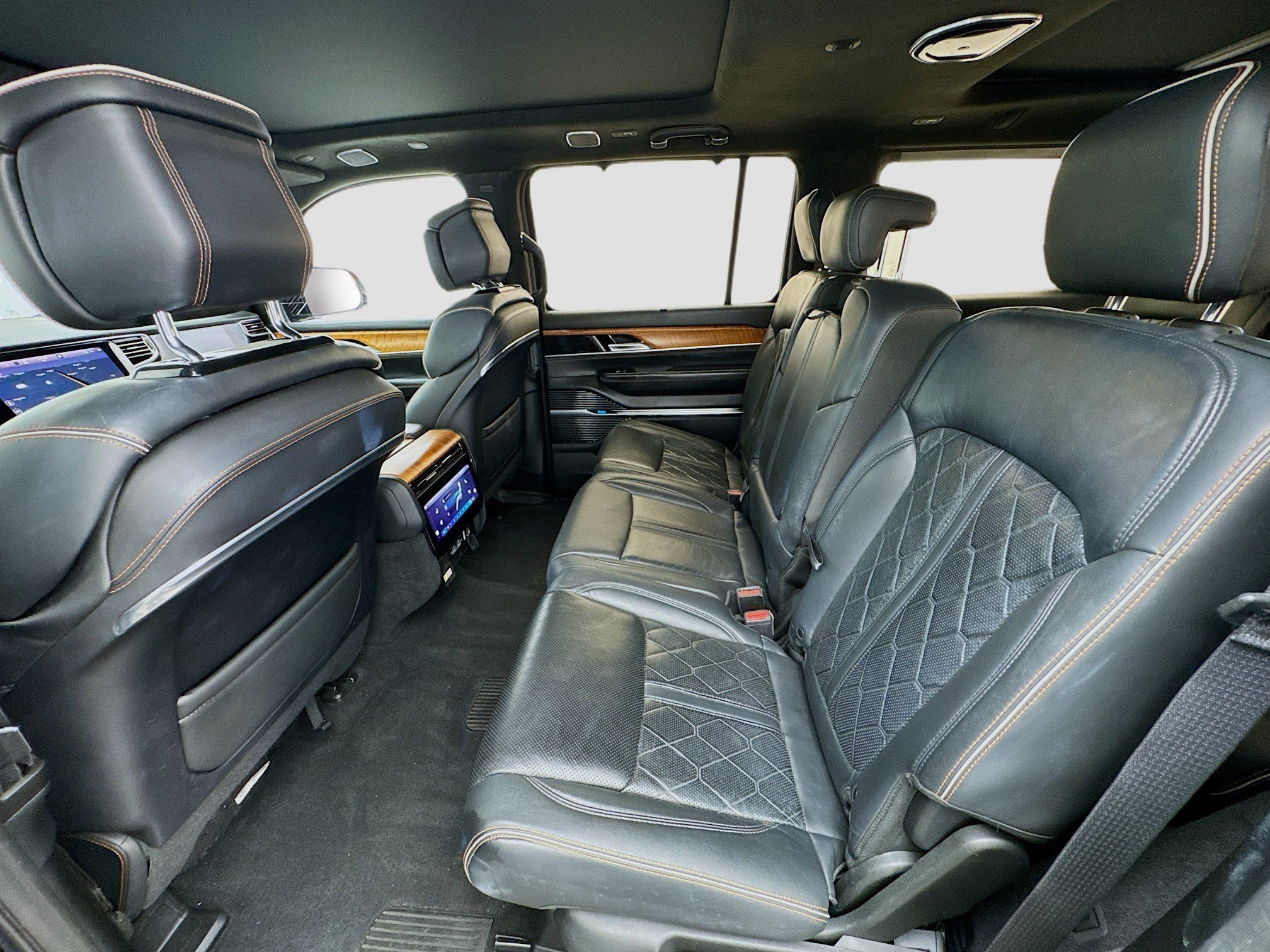 Used 2022 Jeep Grand Wagoneer Series III w/ Flexible Seating Group AWD/4WD image 16