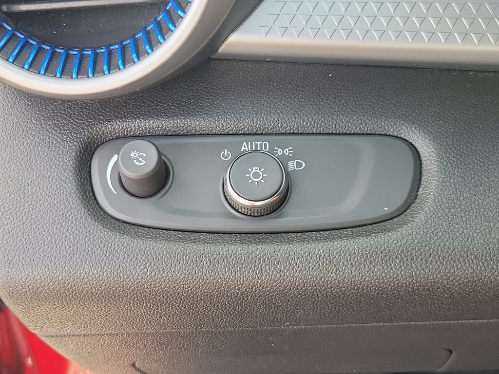 Used 2026 Chevrolet Trax LS FWD image 29
