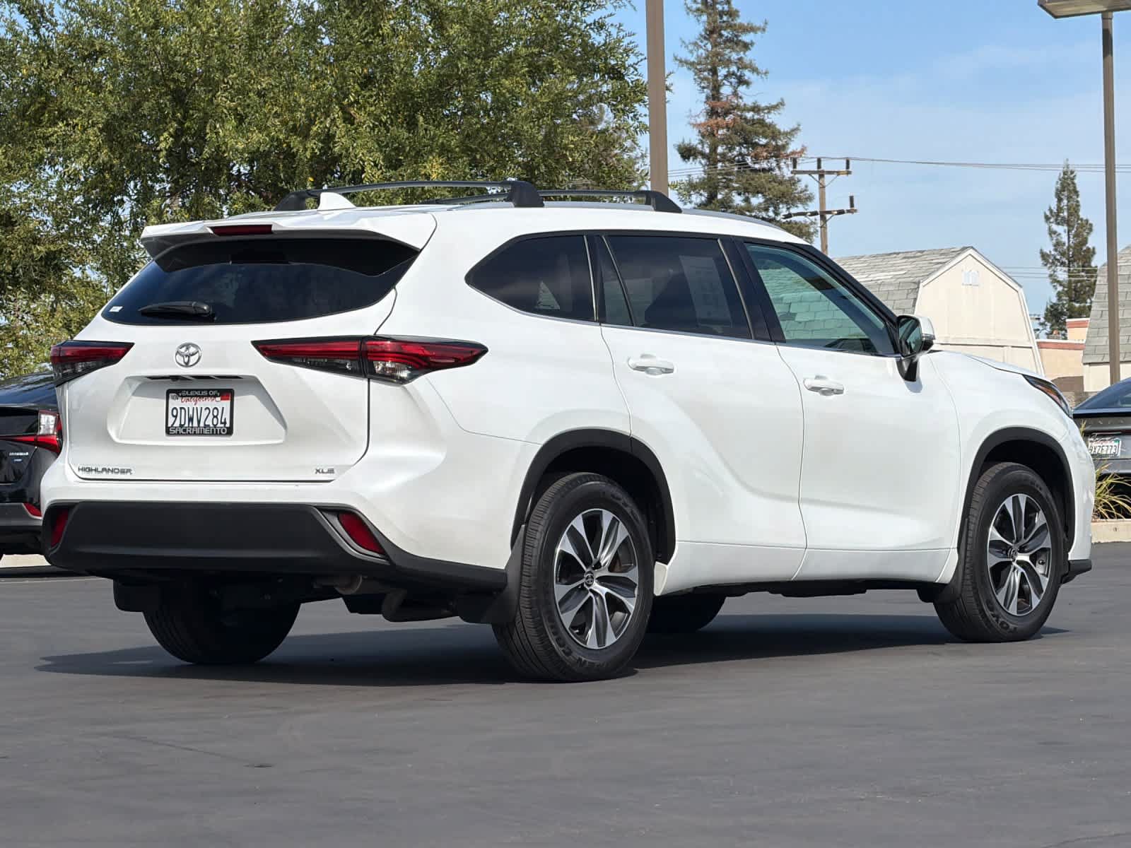 Used 2022 Toyota Highlander XLE FWD image 2