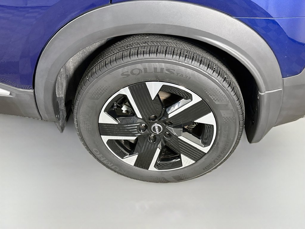 Certified 2025 Nissan Kicks SV AWD/4WD image 33