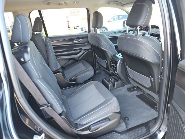 Used 2023 Jeep Grand Cherokee L Laredo image 24