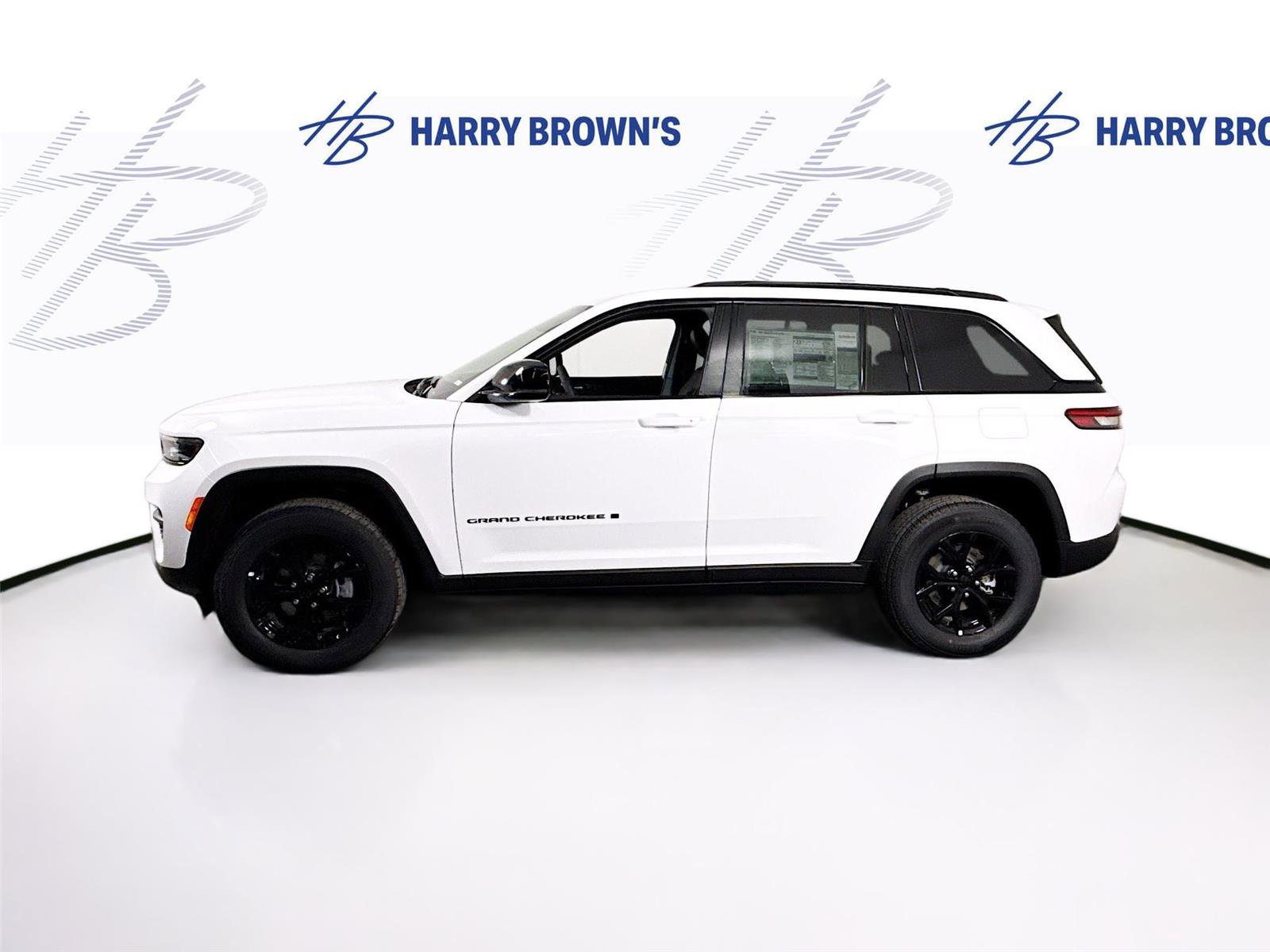 New 2025 Jeep Grand Cherokee Altitude image 27