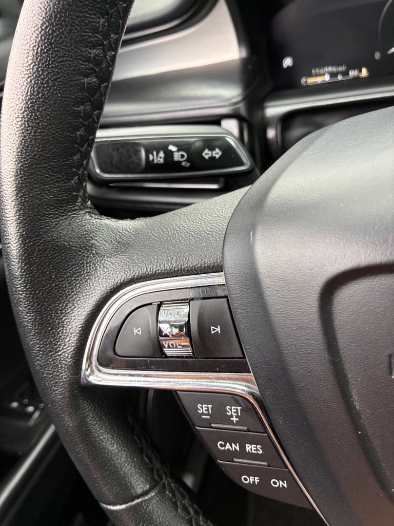 Used 2021 Lincoln Nautilus FWD image 33