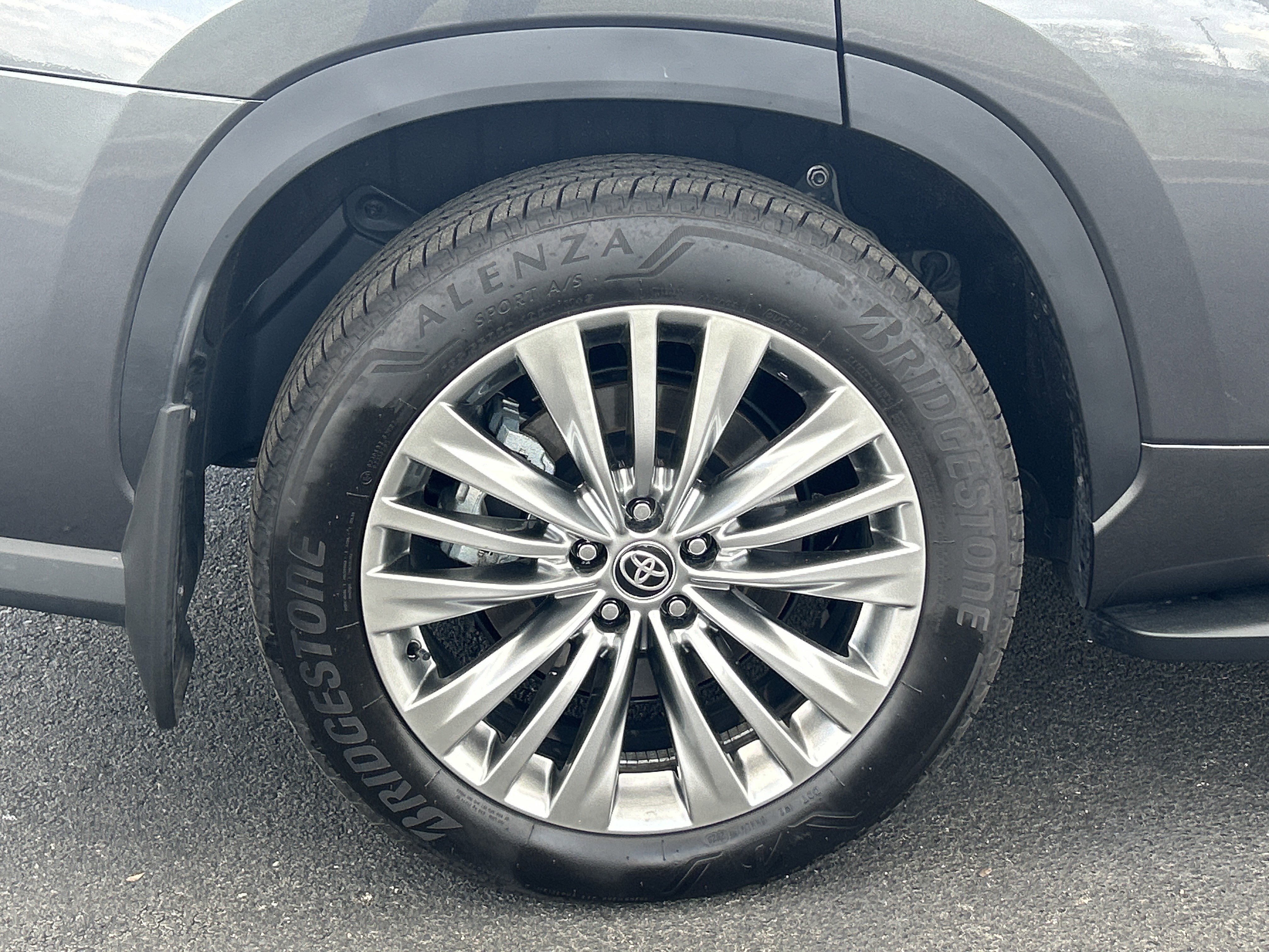 Used 2025 Toyota Highlander Platinum image 33