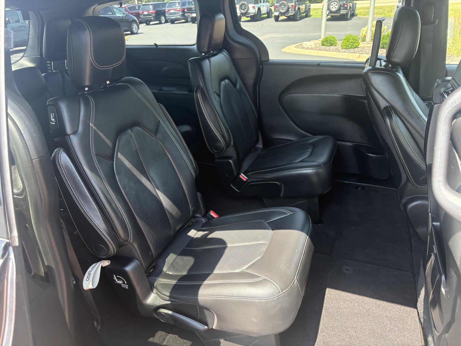 Used 2018 Chrysler Pacifica Touring-L Plus w/ S Appearance Package FWD image 14