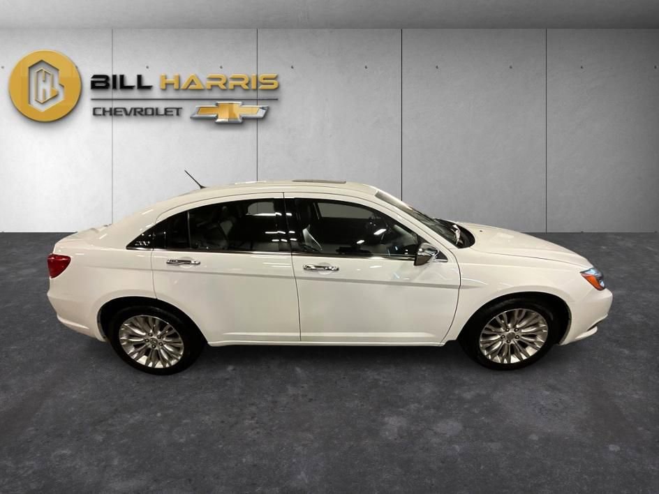 Used 2011 Chrysler 200 Limited FWD image 10