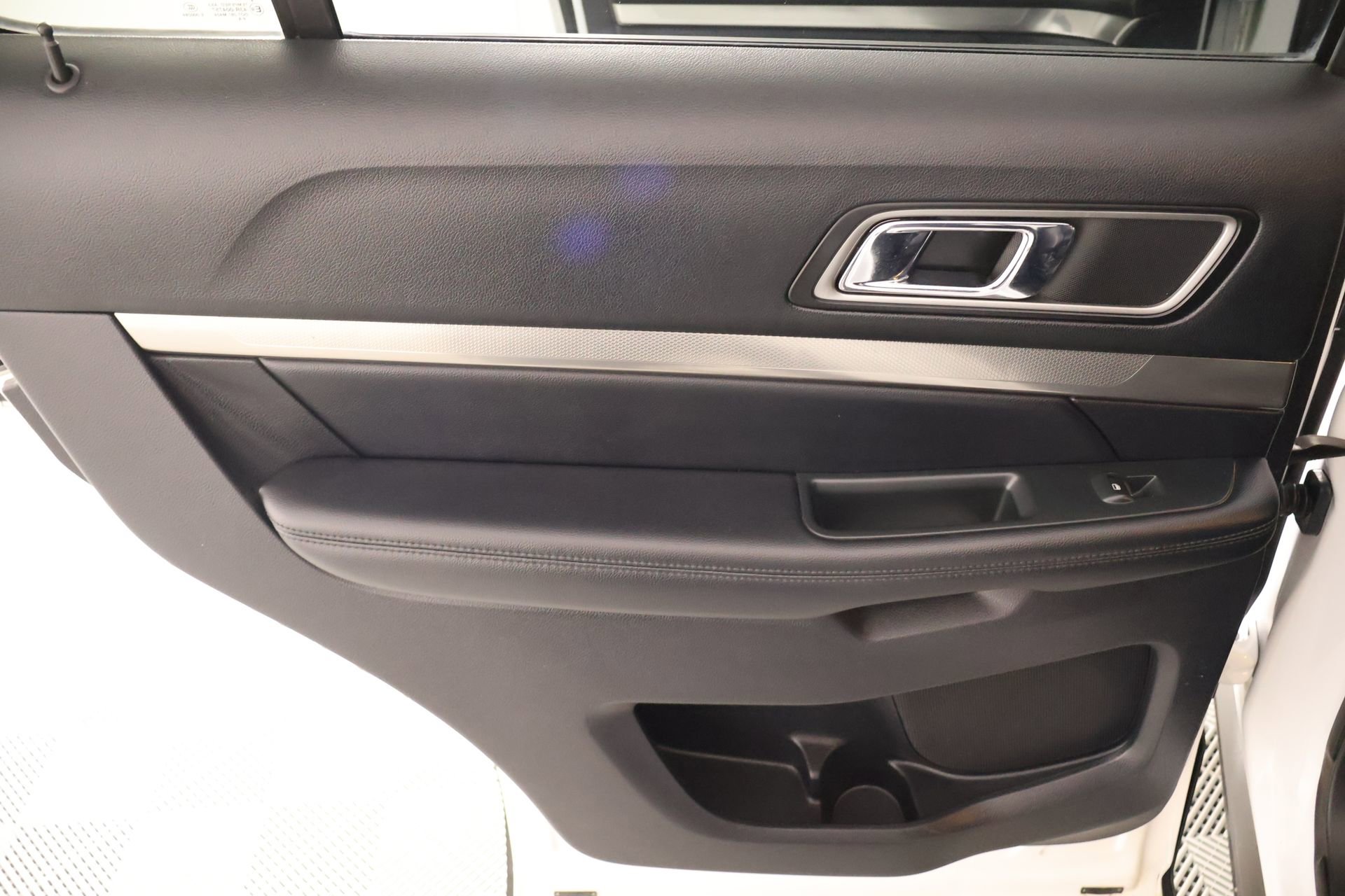 Used 2019 Ford Explorer XLT w/ Equipment Group 202A FWD image 17