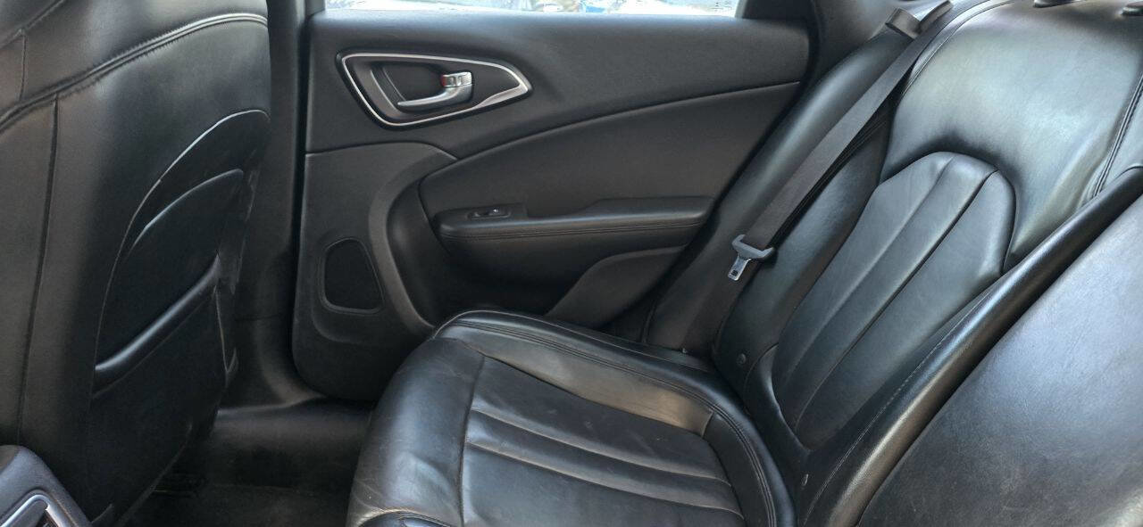 Used 2017 Chrysler 200 Limited Platinum w/ Comfort & Convenience Group image 14