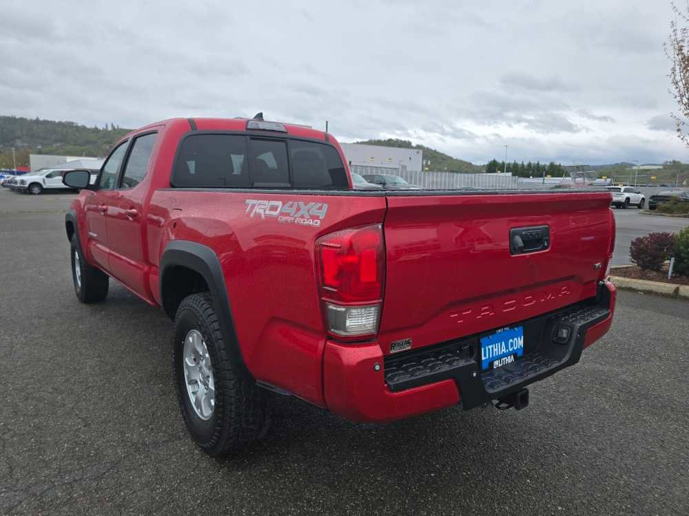 Used 2016 Toyota Tacoma TRD Off-Road w/ Premium & Technology Package image 3