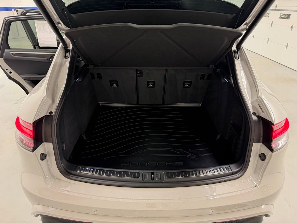 Used 2023 Porsche Macan S image 22