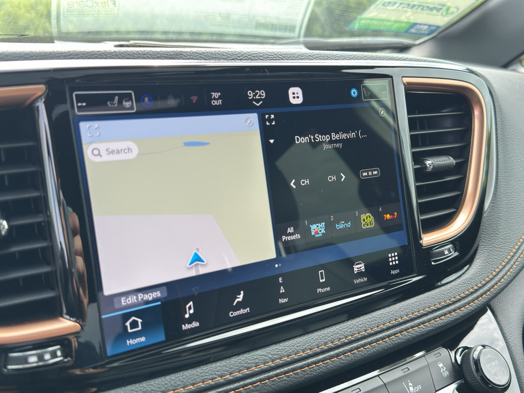 New 2027 Chrysler Pacifica Pinnacle w/ Theater Group AWD/4WD image 22