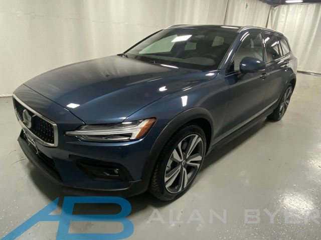 Used 2025 Volvo V60 B5 Cross Country Plus