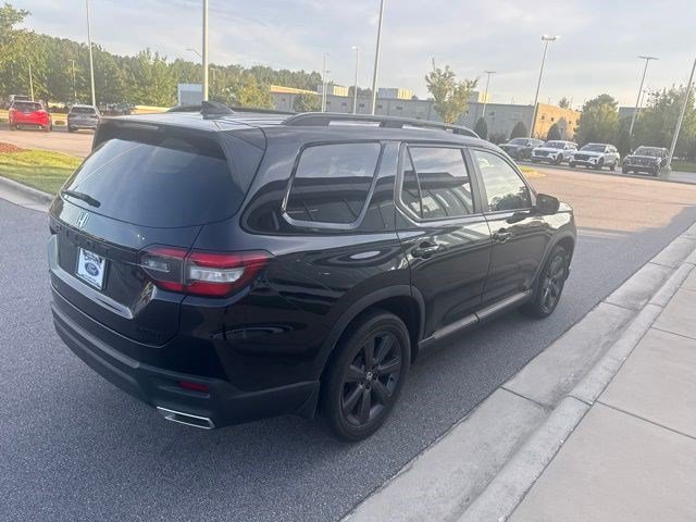 Used 2025 Honda Pilot Sport image 6