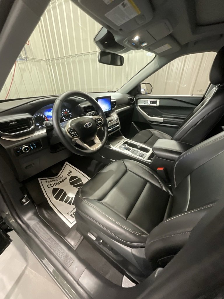 Used 2024 Ford Explorer XLT w/ Equipment Group 202A image 9