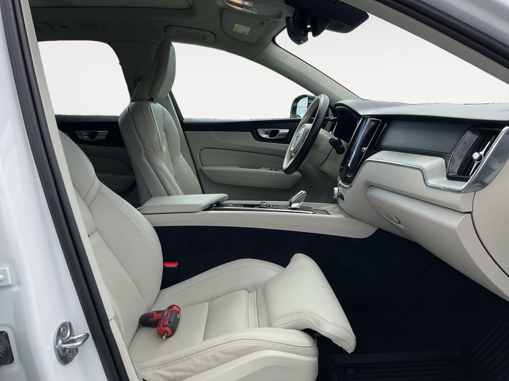 Certified 2023 Volvo XC60 B6 Ultimate w/ Protection Package Premier image 15