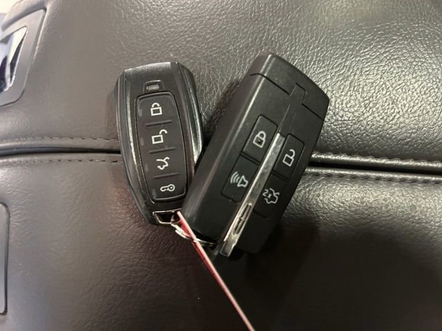 Used 2012 Lincoln MKT AWD image 26