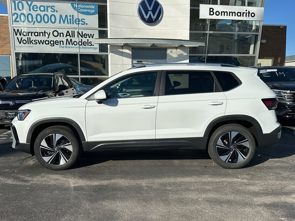 New 2025 Volkswagen Taos SE image 2