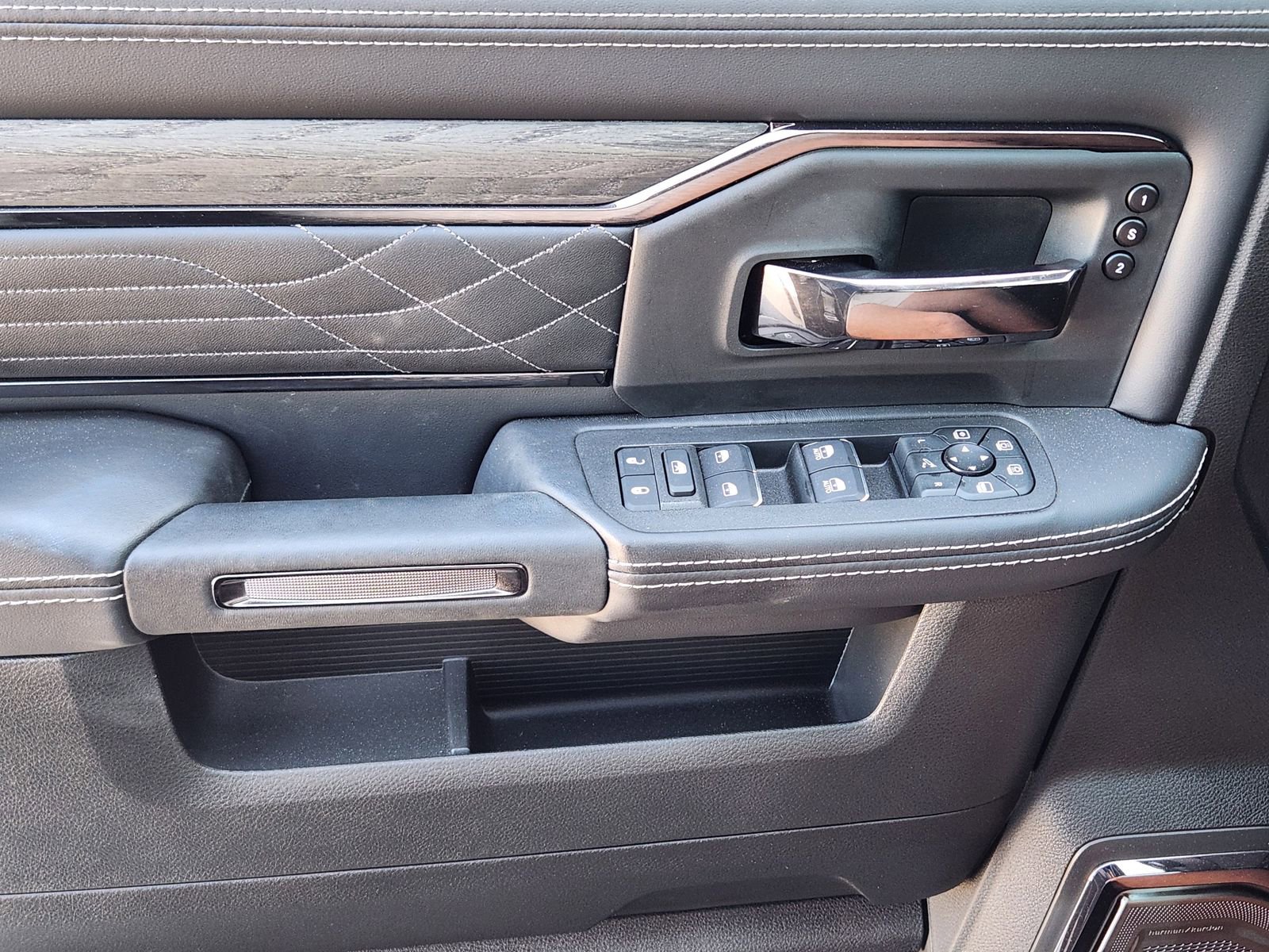 New 2025 RAM 2500 Limited AWD/4WD image 21