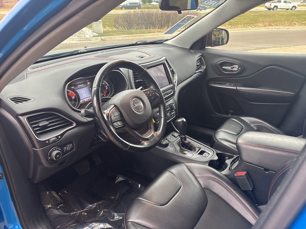 Used 2020 Jeep Cherokee Trailhawk w/ Cold Weather Group image 16