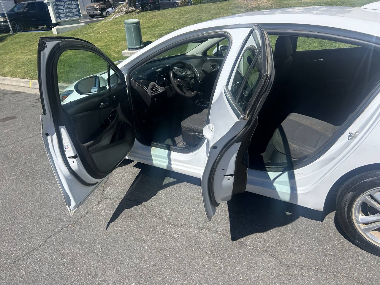 Used 2017 Chevrolet Cruze LT FWD image 7