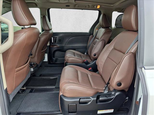 Used 2019 Toyota Sienna Limited Premium FWD image 19