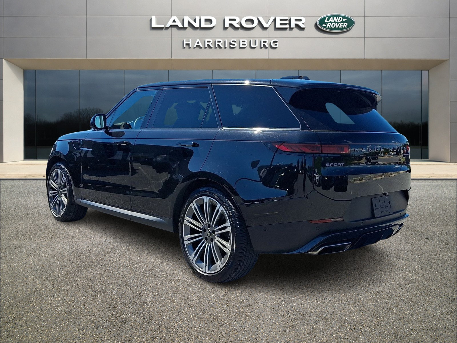 Used 2024 Land Rover Range Rover Sport SE AWD/4WD image 2