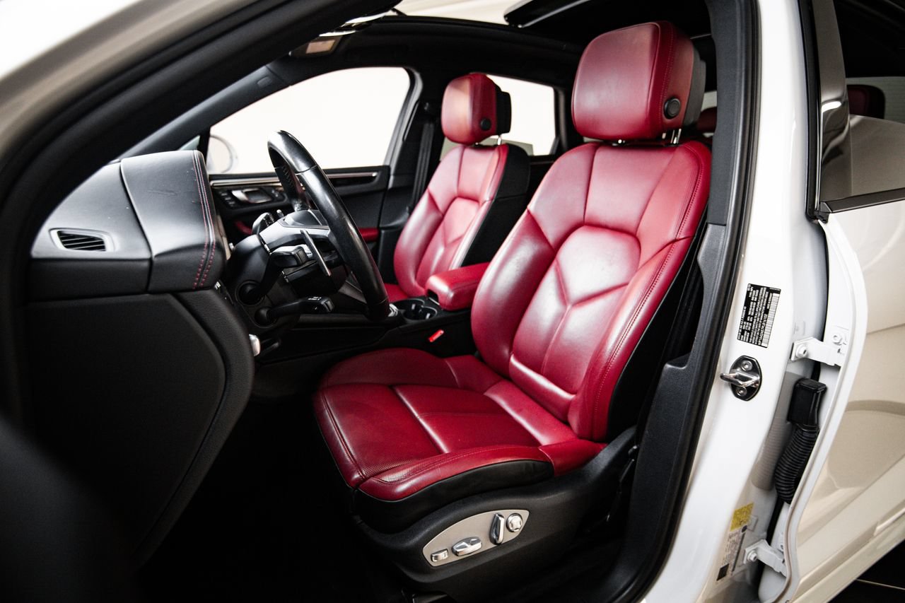 Certified 2023 Porsche Macan AWD/4WD image 5