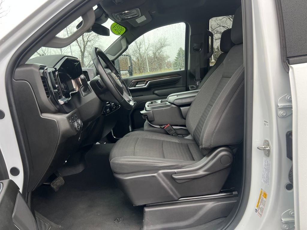 Used 2024 Chevrolet Silverado 2500 LT image 9