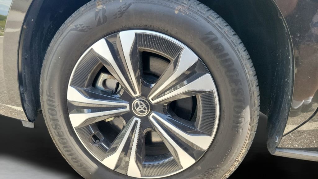 Used 2024 Toyota bZ4X FWD image 8