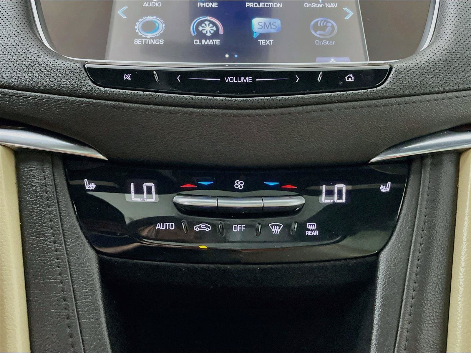 Used 2018 Cadillac XT5 Luxury w/ Driver Awareness Package FWD image 18
