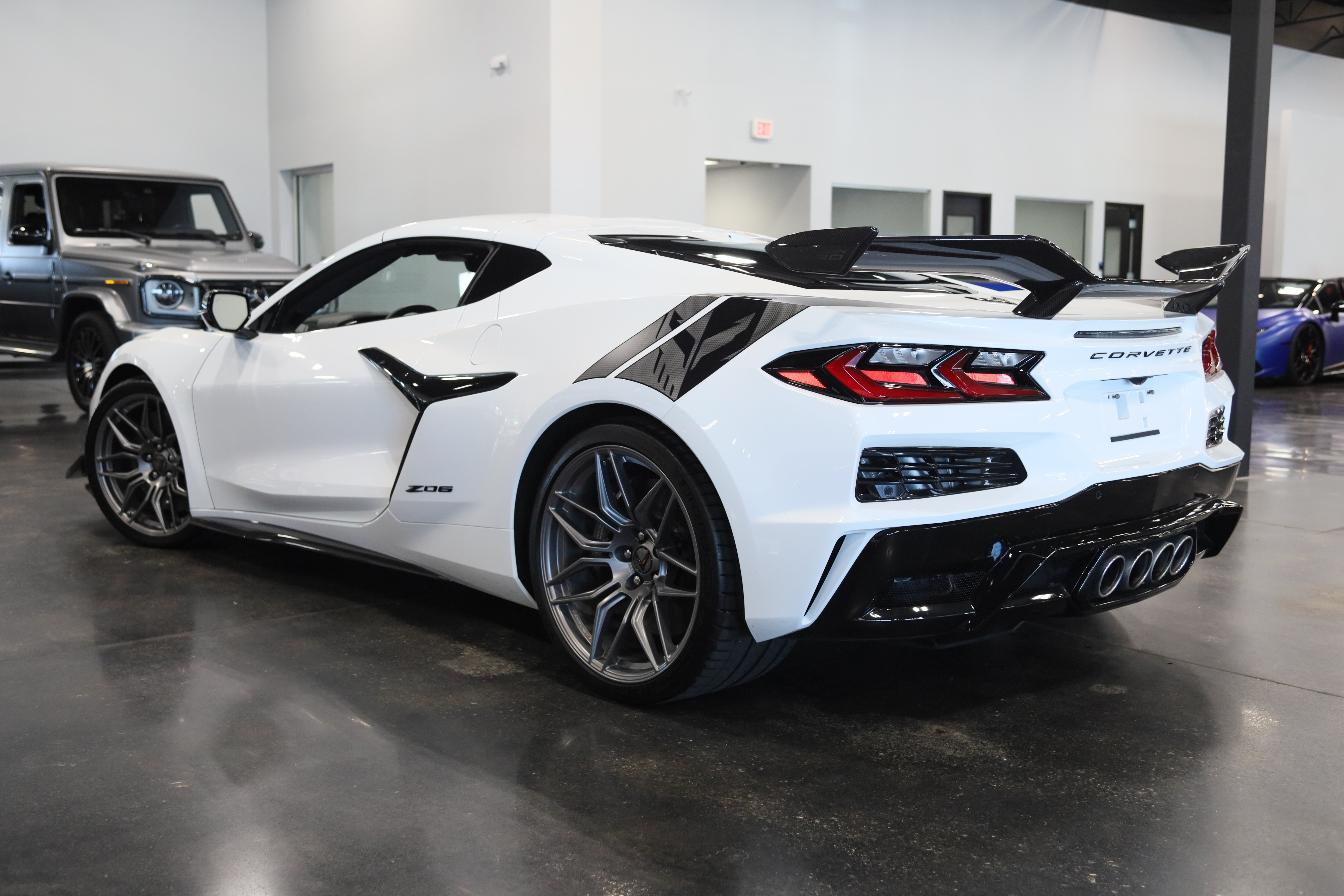Used 2024 Chevrolet Corvette Z06 w/ Z07 Performance Package RWD image 4