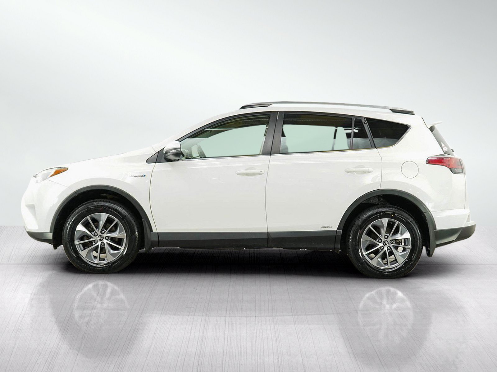 Used 2017 Toyota RAV4 XLE w/ Carpet Mat Package AWD/4WD image 2