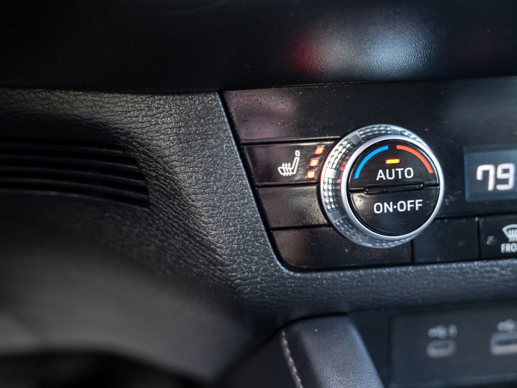 Used 2023 Mitsubishi Outlander SE Black Edition image 32