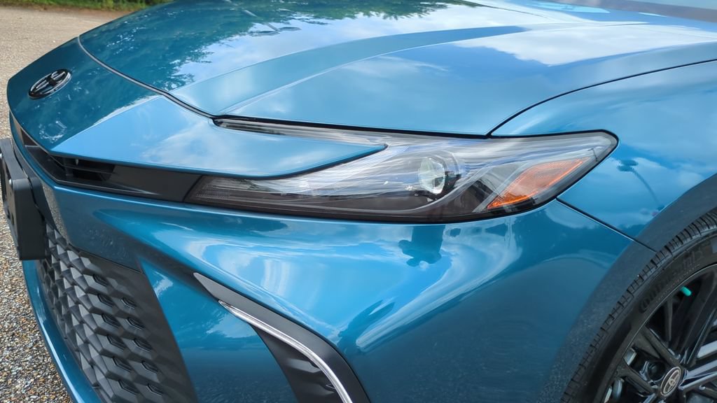 Used 2025 Toyota Camry SE w/ Convenience Package FWD image 9