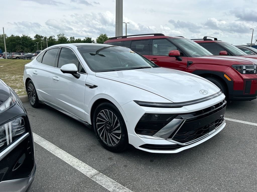 Used 2025 Hyundai Sonata Limited image 1