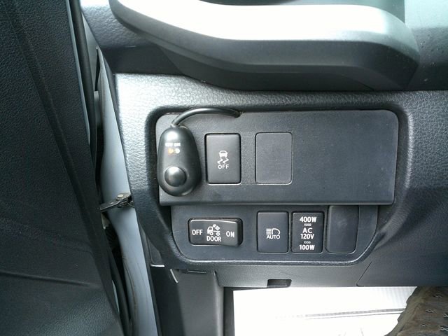 Used 2021 Toyota Tacoma TRD Sport w/ TRD Premium Sport Package image 25